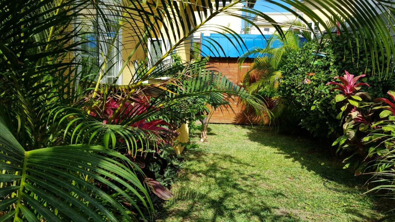 Villa Hibiscus Blue Bay Exteriör bild
